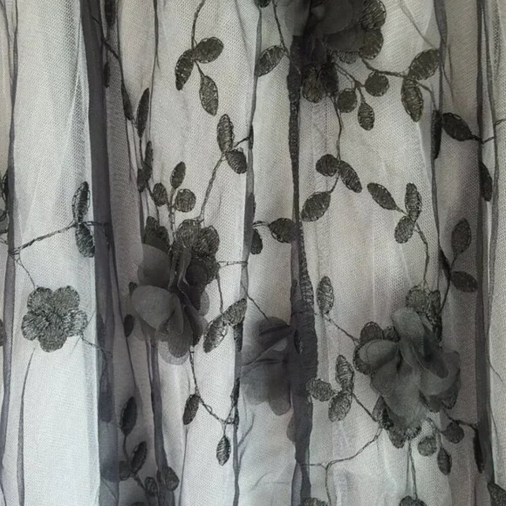 NEW! EXQUISITE Floral APPLIQUE Mesh SKIRT SZ L - Picture 2 of 6